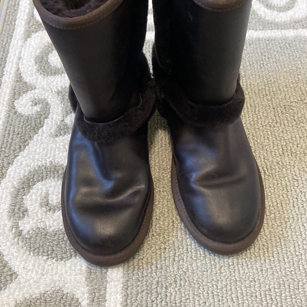 UGG Boots - Picture 2 of 10